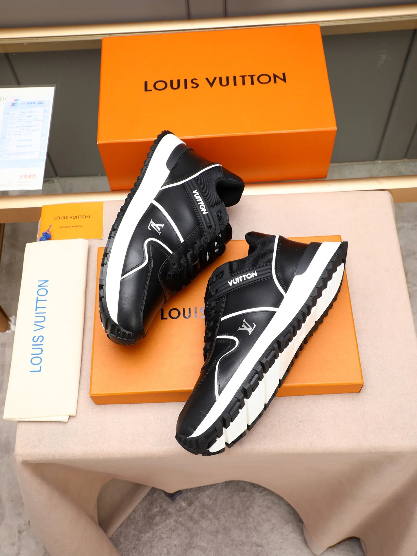 Men's Shoes 💰660 L The Run Away Maxi sneaker debuts in the 2025 collection and continues the iconic design of the Run Away sneaker. The smooth cowhide leather upper features contrasting LV lettering and Vuitton logos, and a lightweight rubber wedge outsole evokes running shoe construction. High level of comfort. Looks good, wears well and matches well. Worth buying! 7 color selection size: 39-44 (45 customized)